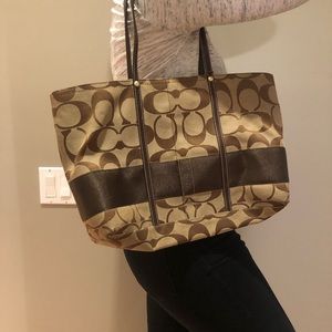 Large Brown Stripe Signature Fabric Coach Tote handbag in amazing condition
